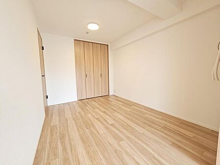 洋室5.9帖:リビングの延長としても個室としても使いやすい設計のお部屋です!