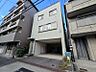 外観：間口が広く重厚感のある佇まいです
