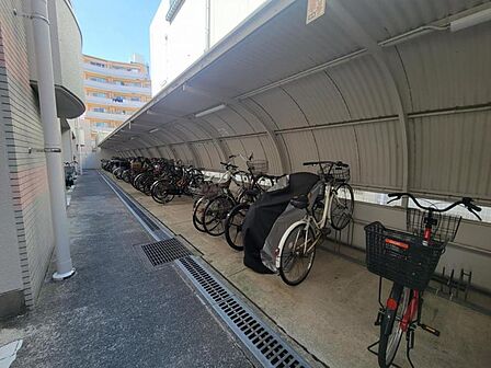 整理された駐輪場で自転車の出し入れもらくらく!