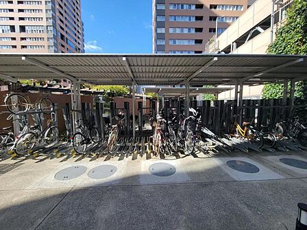 整理された駐輪場で自転車の出し入れもらくらく!