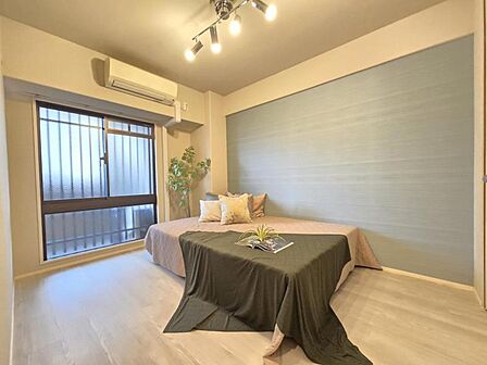 洋室6帖：アクセントクロスがポイントになったおしゃれなお部屋