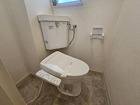 季節を問わず年間を通じて快適にお使い頂ける温水洗浄便座付トイレ！！
