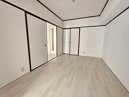 洋室6帖：ベッドやデスクなど、お好きなインテリアを揃え、お好みのお部屋づくりをお楽しみください！