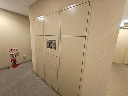 共用部には宅配ボックスが設置されています