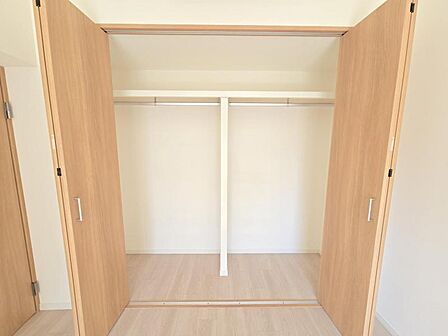 洋室5．9帖：各居室すべて収納付きでお部屋もすっきり使えます！