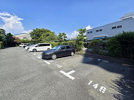 敷地内駐車場！最新の空き状況はお調べしますので、お気軽にお尋ねください。