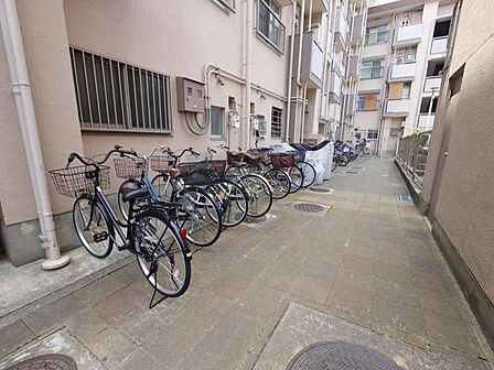 整理された駐輪場で自転車の出し入れもらくらく!