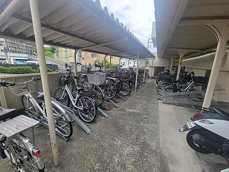 整理された駐輪場で自転車の出し入れもらくらく!