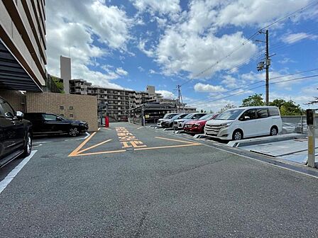 敷地内駐車場!最新の空き状況はお調べしますので、お気軽にお尋ねください。