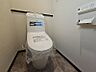 トイレ：使いやすいサイドパネル仕様の温水洗浄便座付トイレです！