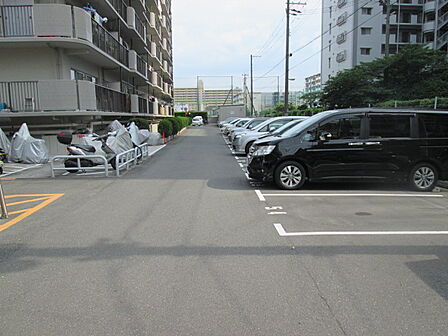 バイク置き場:管理が行き届いています。