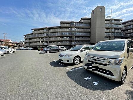 敷地内駐車場!最新の空き状況はお調べしますので、お気軽にお尋ねください。