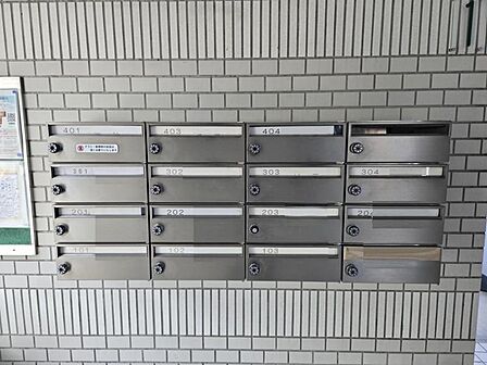 集合ポストがあるので、防犯対策・営業訪問対策もできますね!