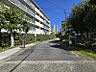 駐車場：駐車場出入口！ゆとりのある共用部が嬉しいですね！