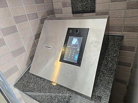 エントランスにはオートロックも付いていますので、来客時も安心!