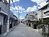 外観：交通量の少ない前面道路で安心ですね☆