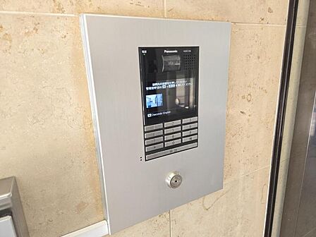 エントランスにはオートロックも付いていますので、来客時も安心!