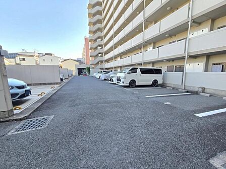 敷地内駐車場!最新の空き状況はお調べしますので、お気軽にお尋ねください。