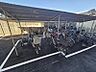その他：屋根付きの駐輪場で自転車が雨に濡れず安心！