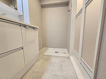明るい洗面室で身支度もスムーズ!
