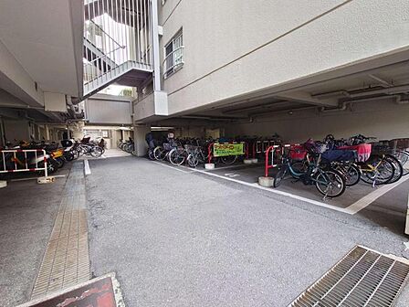 整理された駐輪場で自転車の出し入れもらくらく!
