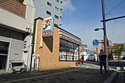コンビニ「セブンイレブン広島的場2丁目店まで296ｍ」