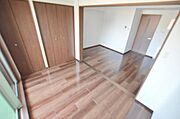 仕切りを開ければ広々居室として使えます