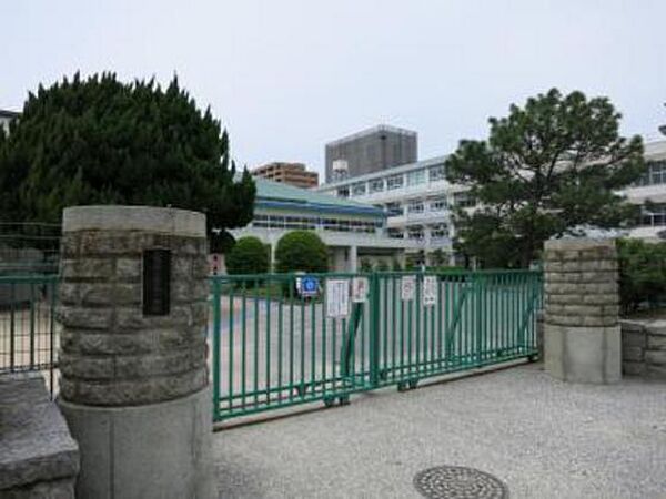 画像23:小学校「広島市立宇品小学校まで601ｍ」