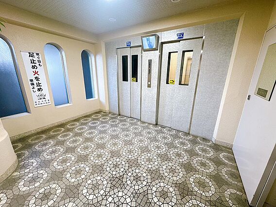 エレベーターが...