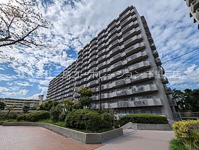 外観：大阪モノレール「万博記念公園」駅徒歩15分