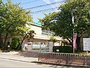 茨木市立三島小学校（634m）