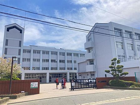 高槻市立阿武山中学校（663m）