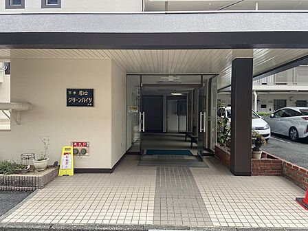 正面エントランス