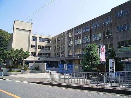 島本町立第2中学校（618m）