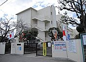 摂津市立鳥飼西小学校（833m）
