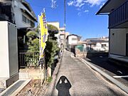 通り抜けのない前面道路でお子様にも安心です♪