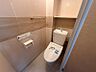 トイレ：温水洗浄機能付きのトイレです。