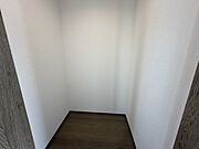 季節のアイテムや趣味の道具など、すっきりと片付くウォークインクローゼットです。日々の暮らしを快適にサポートします。