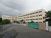 高槻市立冠中学校（842m）
