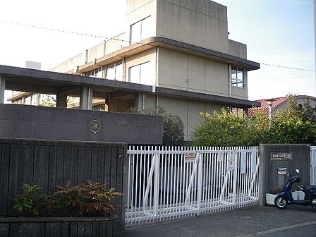 茨木市立西河原小学校(850m)