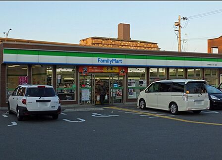 ファミリーマート 名神吹田インター前店(1106m)