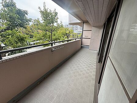 バルコニーは南北両面にあります