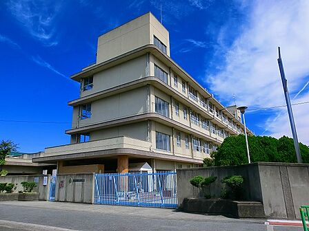 茨木市立東奈良小学校(224m)