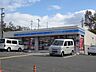 周辺：ローソン 高槻芝谷町店（974m）