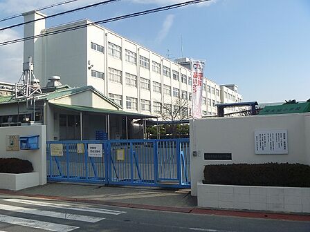 高槻市立北大冠小学校（332m）