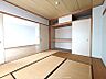 その他：ふすまの開閉で独立した個室にも変更可能。落ち着いた木目天井が心地よい伝統的な和空間。