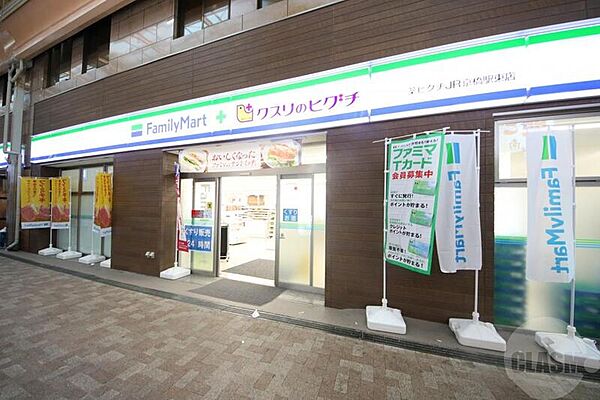 画像13:ファミリーマート薬ヒグチＪＲ京橋駅東店 584m