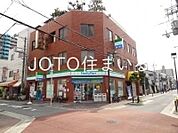 ファミリーマート関目三丁目店 175m