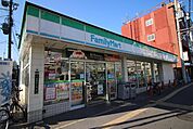 ファミリーマート成育五丁目店 185m