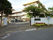 大岩田小学校 550m